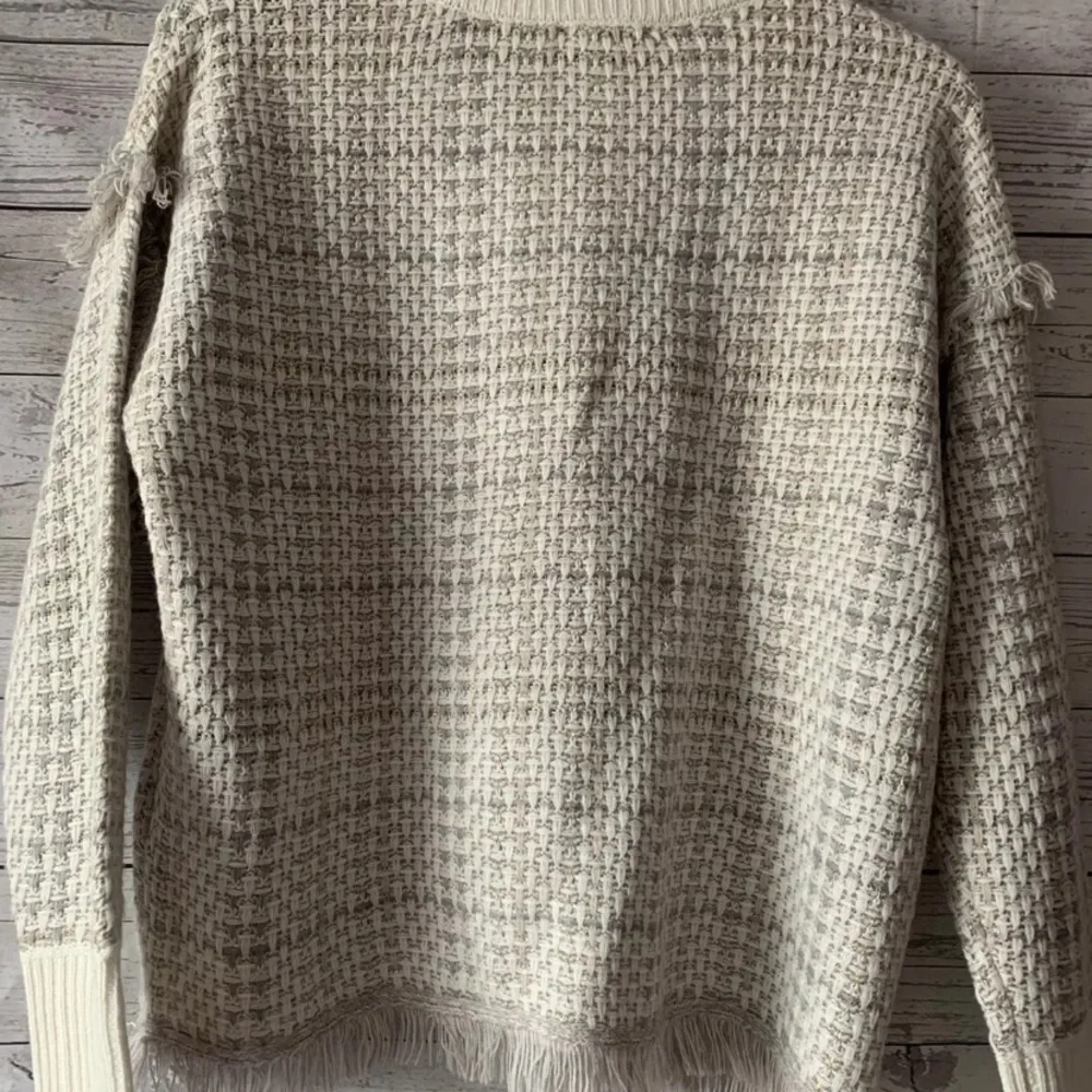 DKNY Women’s Sz Medium Cream Metallic Fringe Loose Fit Pullover Casual Sweater - Picture 2 of 6